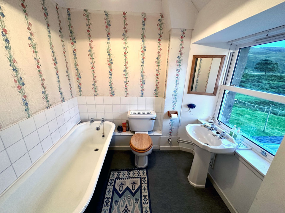 Laggan Lodge Master Ensuite Bathroom